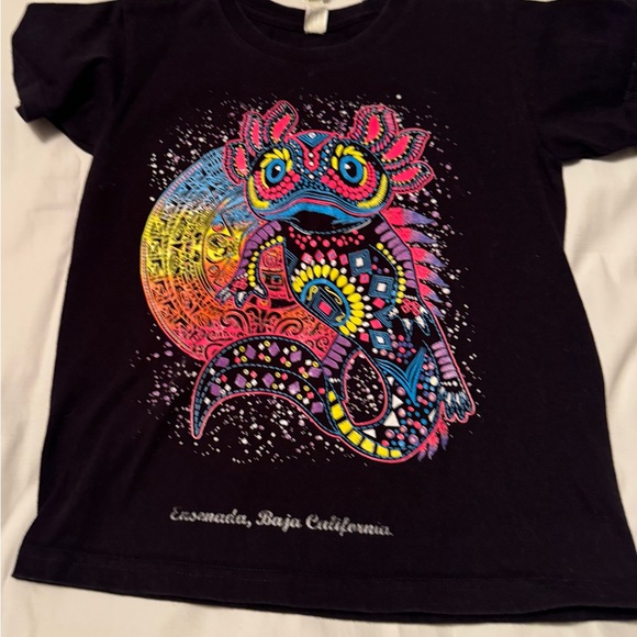 EUC Kids Black Graphic Axolotl Tee - Vibrant Multicolor Design Size 8 - Picture 2 of 4